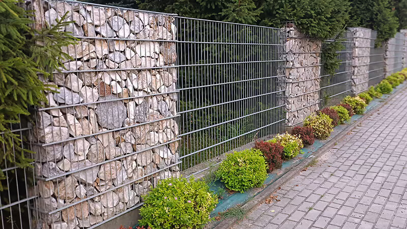 Co to są i gdzie są montowane ogrodzenia gabionowe