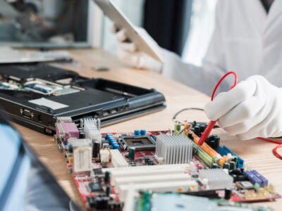 Co powoduje wolne działanie laptopa zimą i czy serwis z dojazdem to naprawi – sprawdź fakty